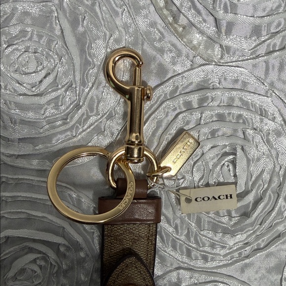 Coach Trigger Snap Bag Charm Leather with Gold Hardware (Key Chain) - Picture 2 of 8